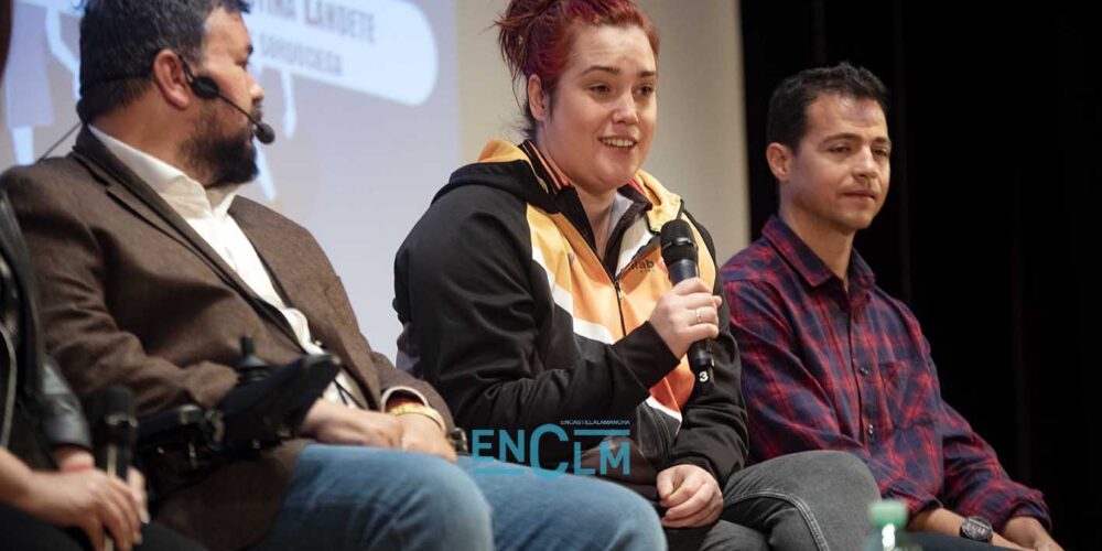 Vicky Pérez contó su experiencia en la II Jornada del deporte adaptado celebrada en La Roda.