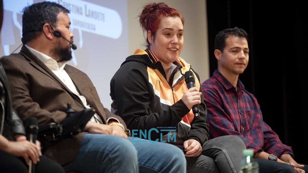 Vicky Pérez contó su experiencia en la II Jornada del deporte adaptado celebrada en La Roda.