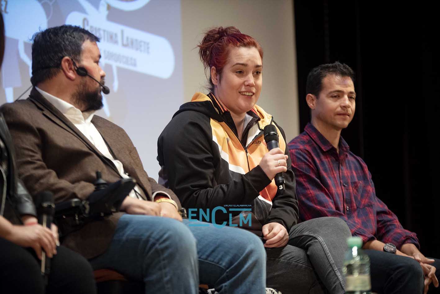 Vicky Pérez contó su experiencia en la II Jornada del deporte adaptado celebrada en La Roda.