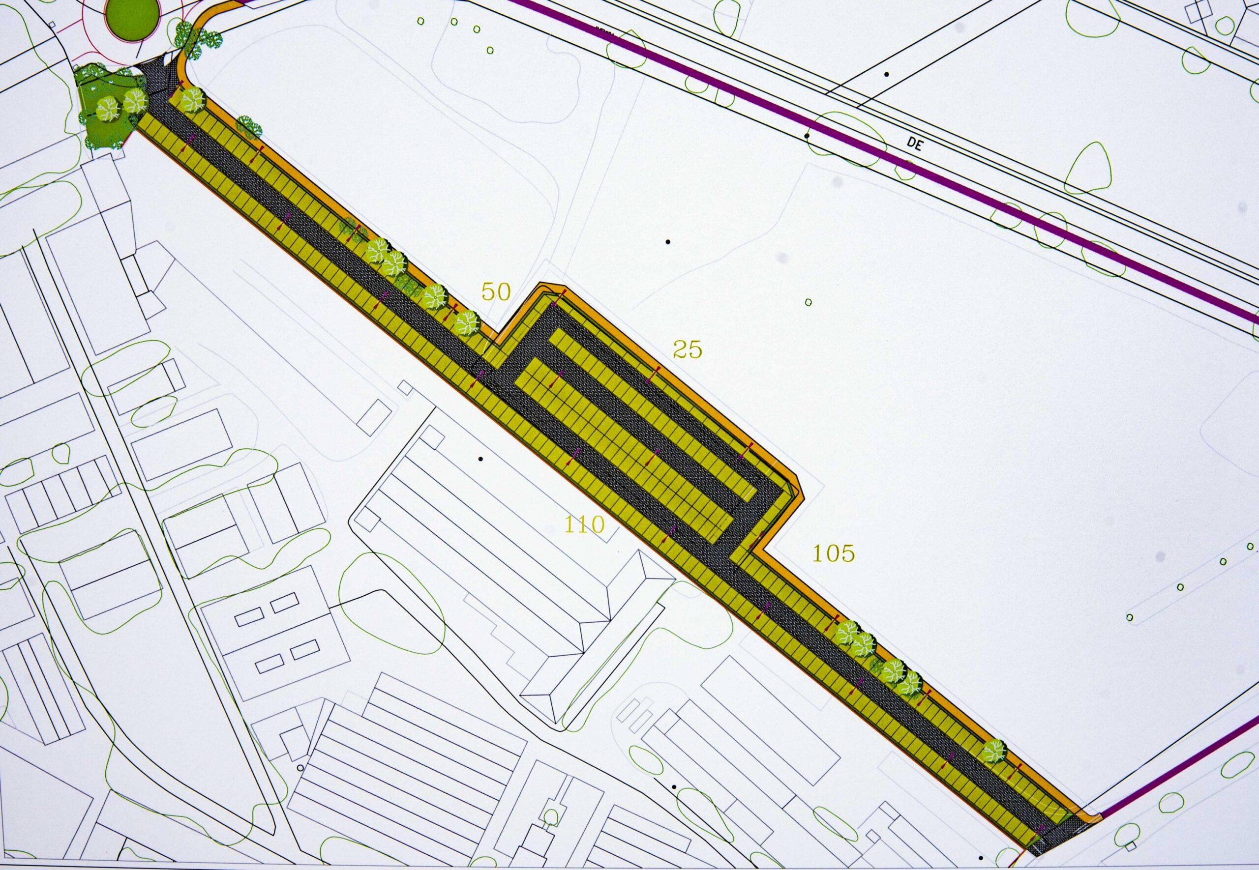 Plano del nuevo aparcamiento de la Fábrica de Armas (en verde), que va desde la Puerta de Sabatini a la Puerta de Obreros. Foto: Rebeca Arango.