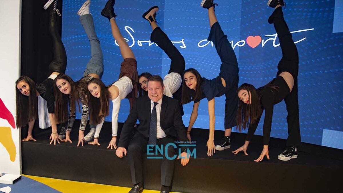 Page, posando con el club Palas de gimnasia rítmica.