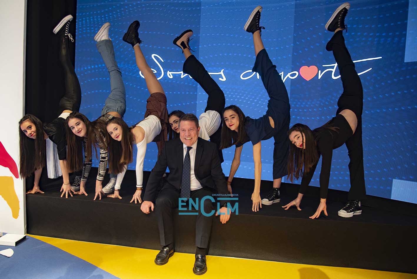 Page, posando con el club Palas de gimnasia rítmica.