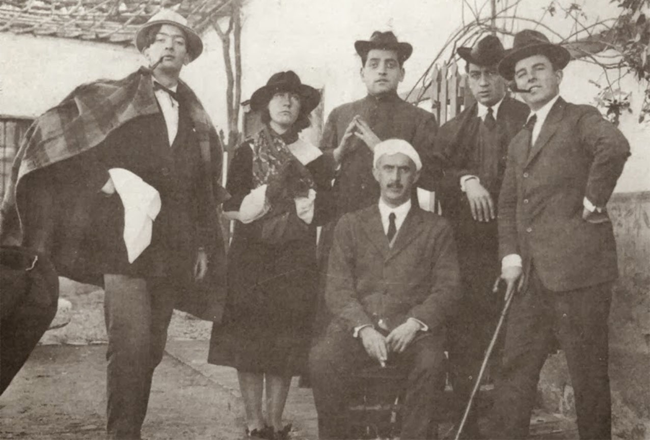 Agunos de los miembros de la Orden de Toledo, entre ellos Buñuel, en Venta de Aires.