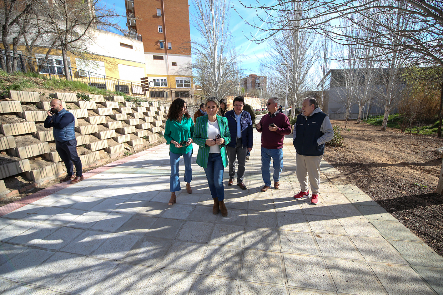 Tolón, durante la visita al "nuevo" Paseo de Don Vicente tras las obras realizadas.