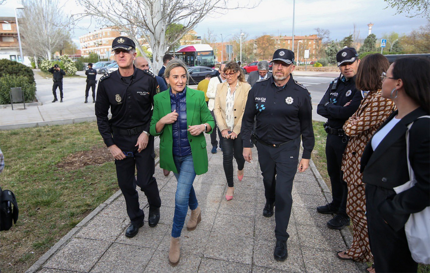 Milagros Tolón, alcaldesa de Toledo, durante su visita a la nueva Comisaría del Polígono.