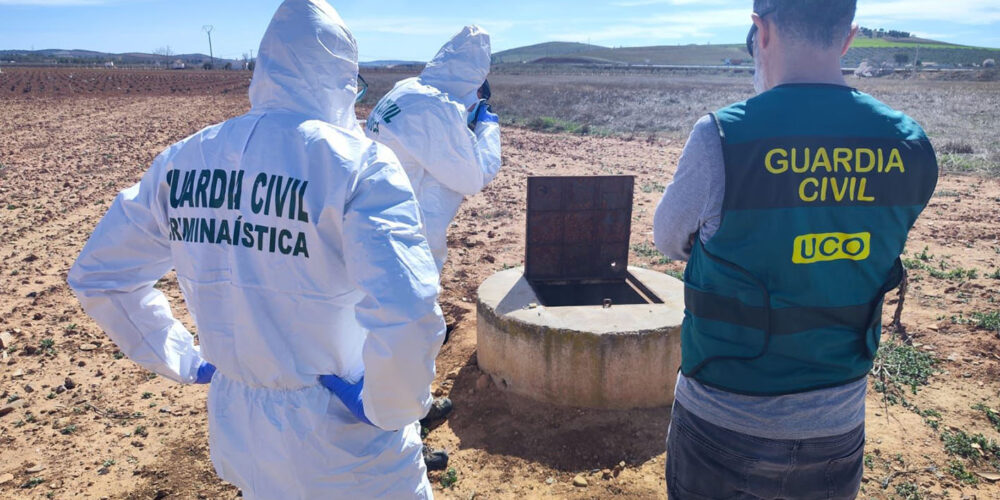 Pozo de la finca de Valdepeñas donde han aparecido los restos óseos durante la investigación de la desaparición de Juan Miguel Isla. Foto: Guardia Civil.