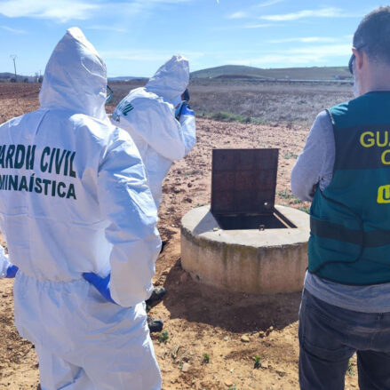 Pozo de la finca de Valdepeñas donde han aparecido los restos óseos durante la investigación de la desaparición de Juan Miguel Isla. Foto: Guardia Civil.