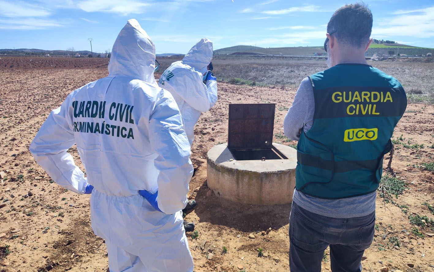 Pozo de la finca de Valdepeñas donde han aparecido los restos óseos durante la investigación de la desaparición de Juan Miguel Isla. Foto: Guardia Civil.