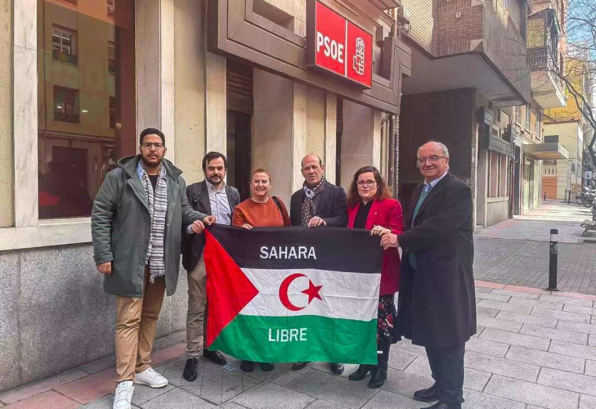 Militantes del PSOE trasladan a Ferraz sus quejas por el cambio de postura en el Sáhara.