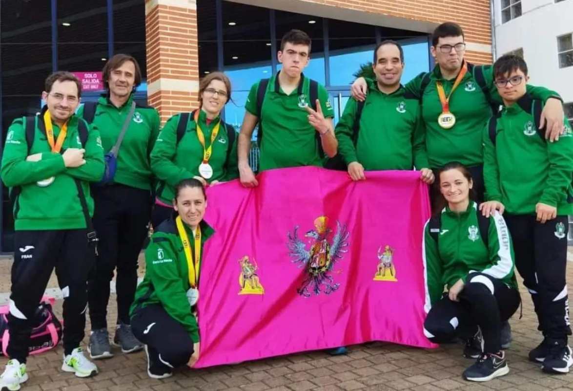 El CD Realidad Toledo acudió al Nacional de natación con siete nadadores y dos técnicos.