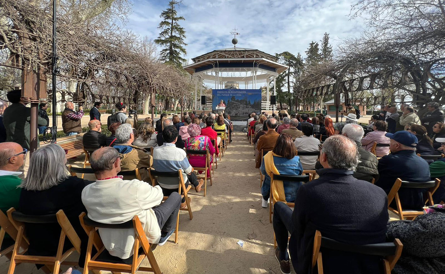 La alcaldesa de Toledo, ha presentado el proyecto de remodelación integral del parque de la Vega.