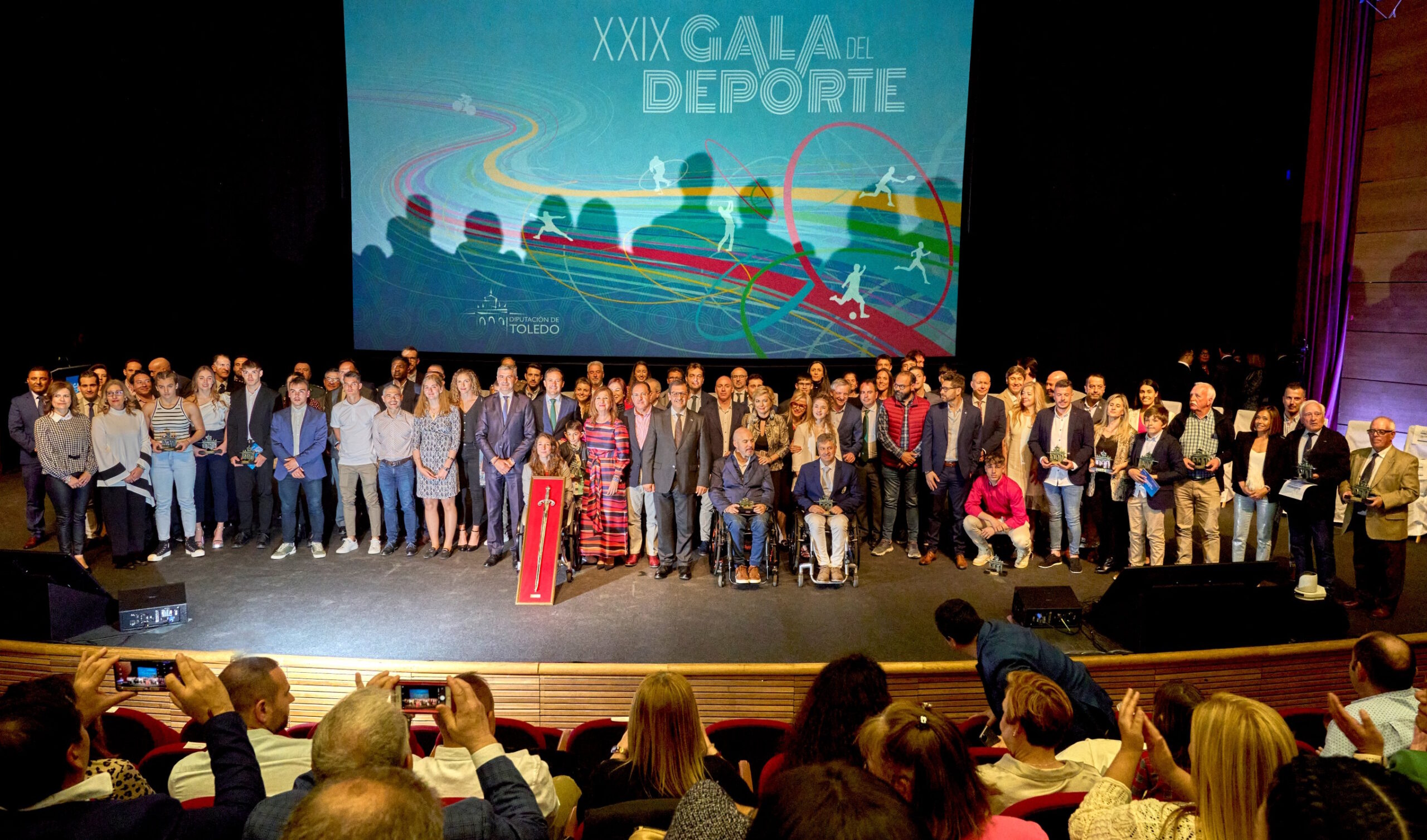 Foto de familia de todos los premiados en la Gala del Deporte de la Diputación de Toledo.