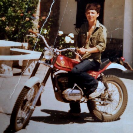 Javier Toquero con su moto con 15 años