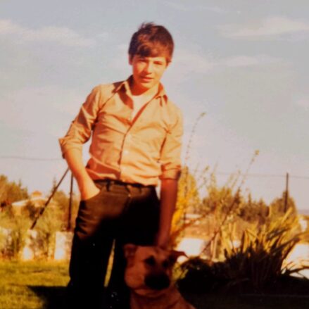 Javier Toquero con su perra "Loba"