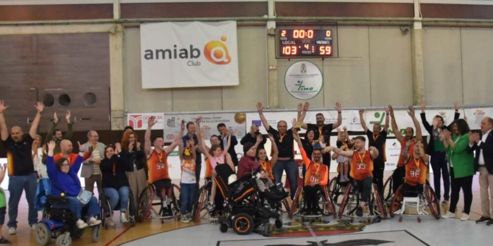 El BSR Amiab Albacete celebró el título liguero.