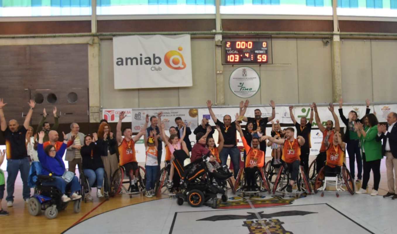 El BSR Amiab Albacete celebró el título liguero.