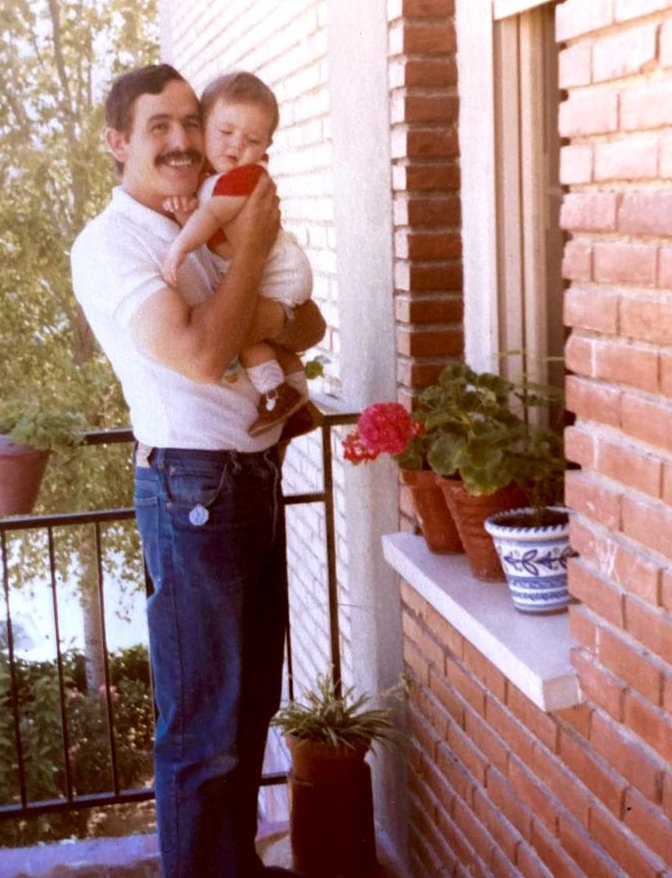 "Con mi padre, Tomás, en nuestra casa de Santa Bárbara".