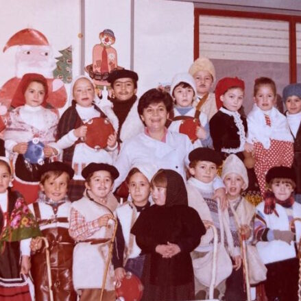 "Vestido de pastorcito en el colegio Ángel del Alcázar. ¡Recuerdo que fue el día que más calor he pasado en mi vida!, ya que mi padre me puso guantes, bufanda, jersey, boina…".