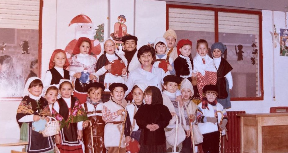 "Vestido de pastorcito en el colegio Ángel del Alcázar. ¡Recuerdo que fue el día que más calor he pasado en mi vida!, ya que mi padre me puso guantes, bufanda, jersey, boina…".