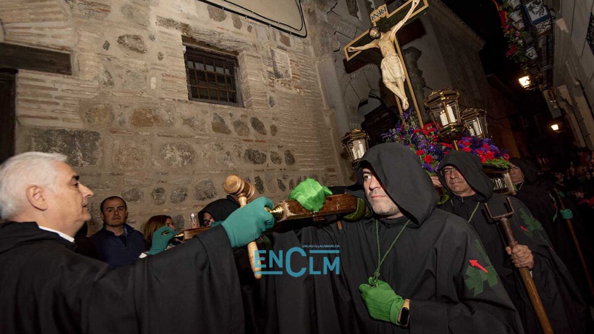 Procesión del Santísimo Cristo de la Misericordia y Soledad de los Pobres (Cofradía de la Santa Caridad), en Toledo. Foto: Rebeca Arango.