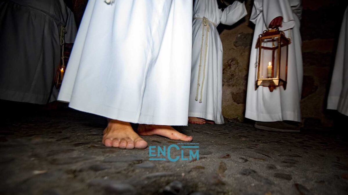 Penitentes descalzos del Cristo Redentor de Toledo