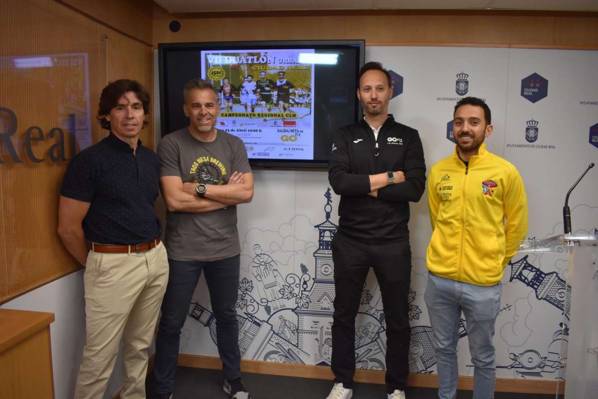 Asistentes a la presentación del VII Duatlón Urbano de Ciudad Real.