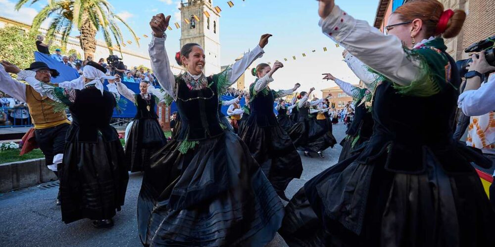 Foto de archivo del cortejo de Mondas de Talavera 2024. Foto: EFE/Manu Reino.