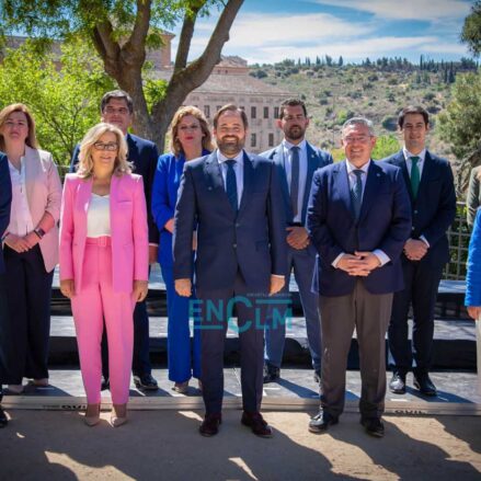 Paco Núñez con los candidatos por la provincia de Ciudad Real. Foto: Diego Langreo Serrano.