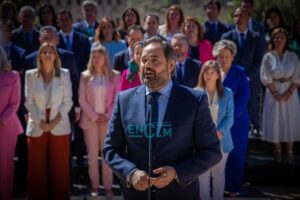 El presidente del PP de CLM y candidato a la Presidencia de la Junta, Paco Núñez, delante de los integrantes de las listas de los "populares" para las autonómicas del 28 de mayo.