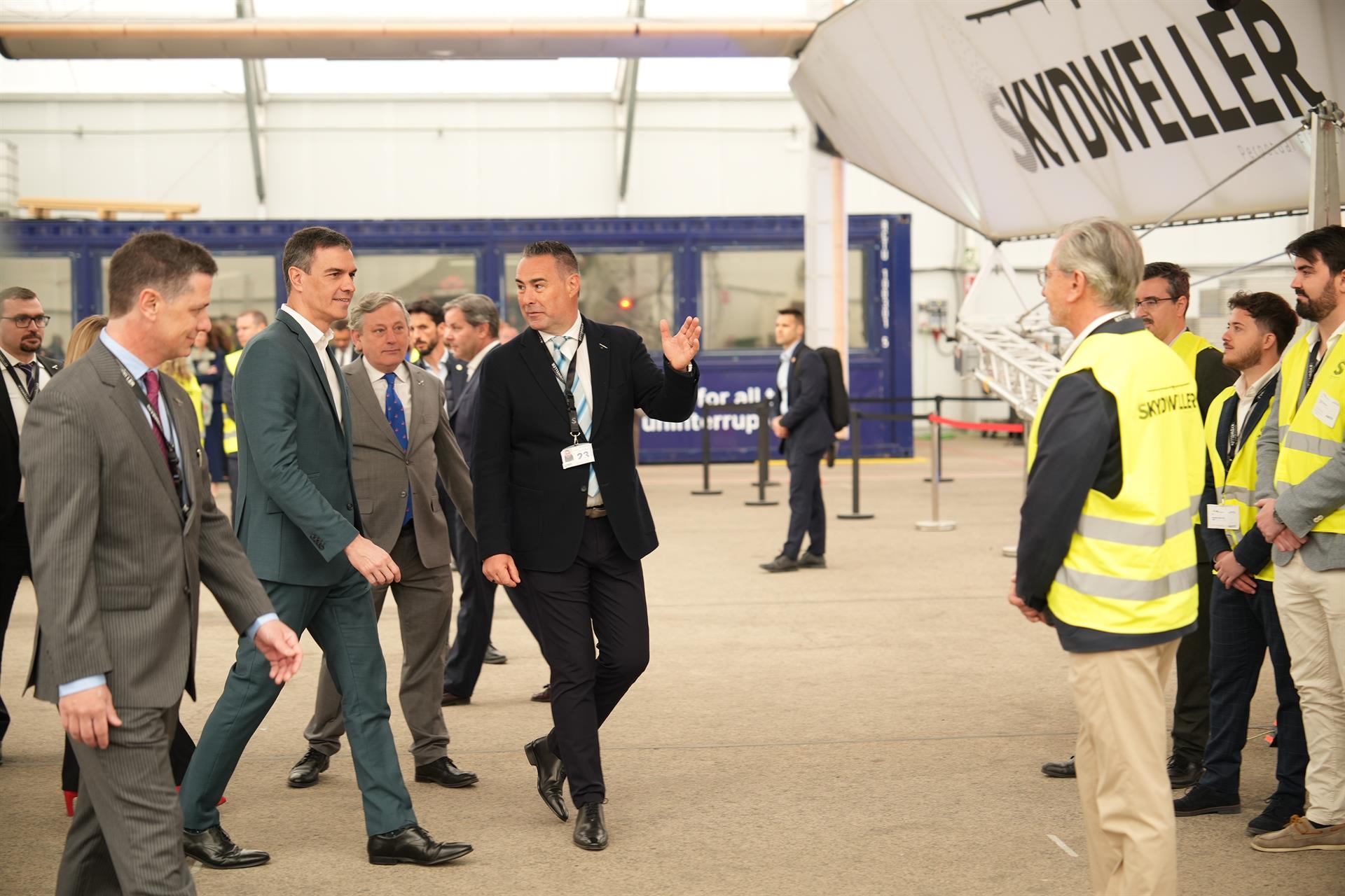 El presidente del Gobierno, Pedro Sánchez, visitando la empresa Skydweller en Albacete - EUROPA PRESS/REI SOTOLONGO