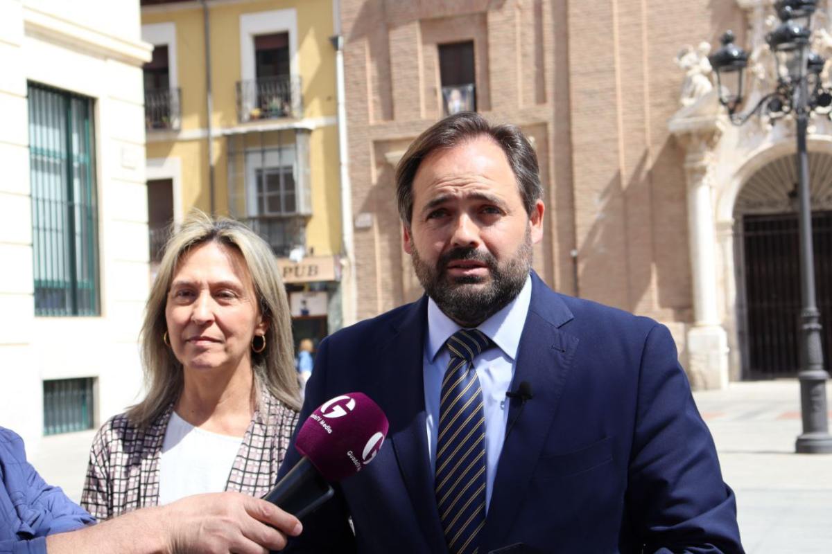 Paco Núñez, presidente PP CLM y Ana Guarinos, candidata alcaldía en Guadalajara