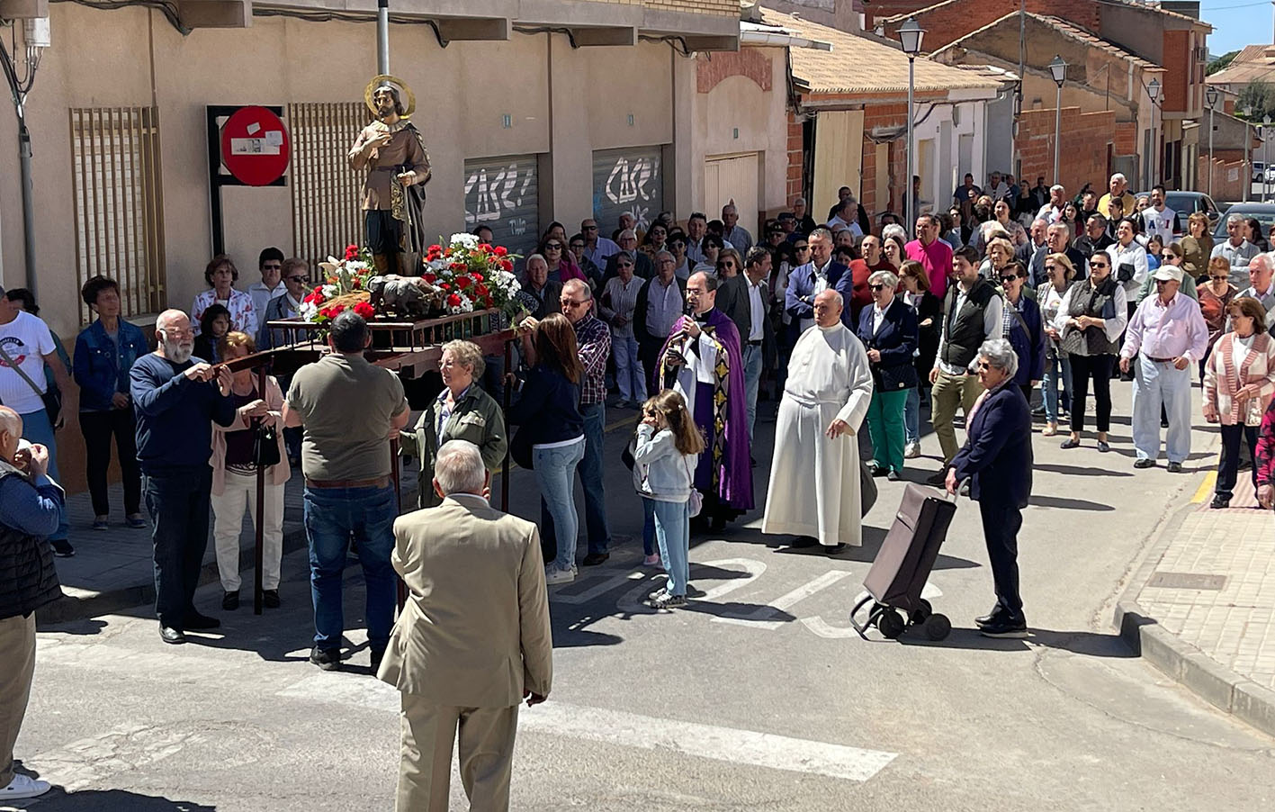 Los vecinos de Malagón (Ciudad Real) salieron en procesión para pedir la lluvia a San Isidro.