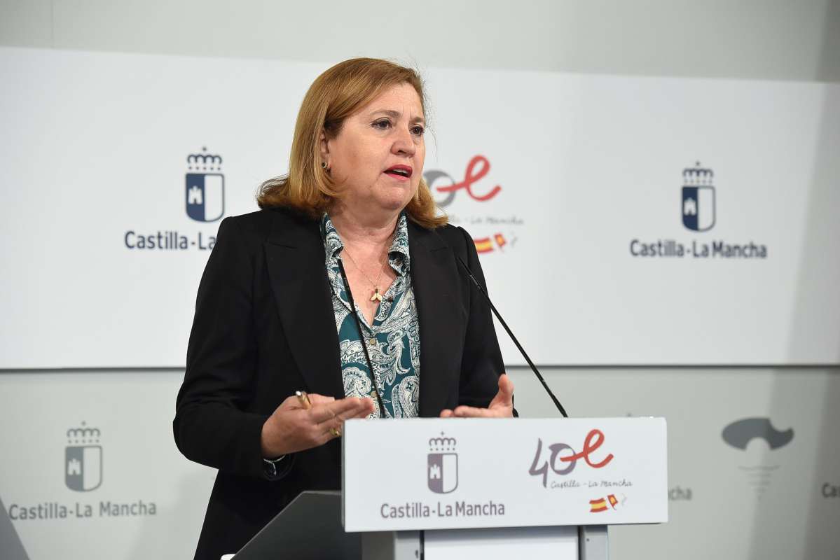 Rosa Ana Rodríguez, dando cuenta de los acuerdos de Consejo de Gobierno relacionados con su departamento.