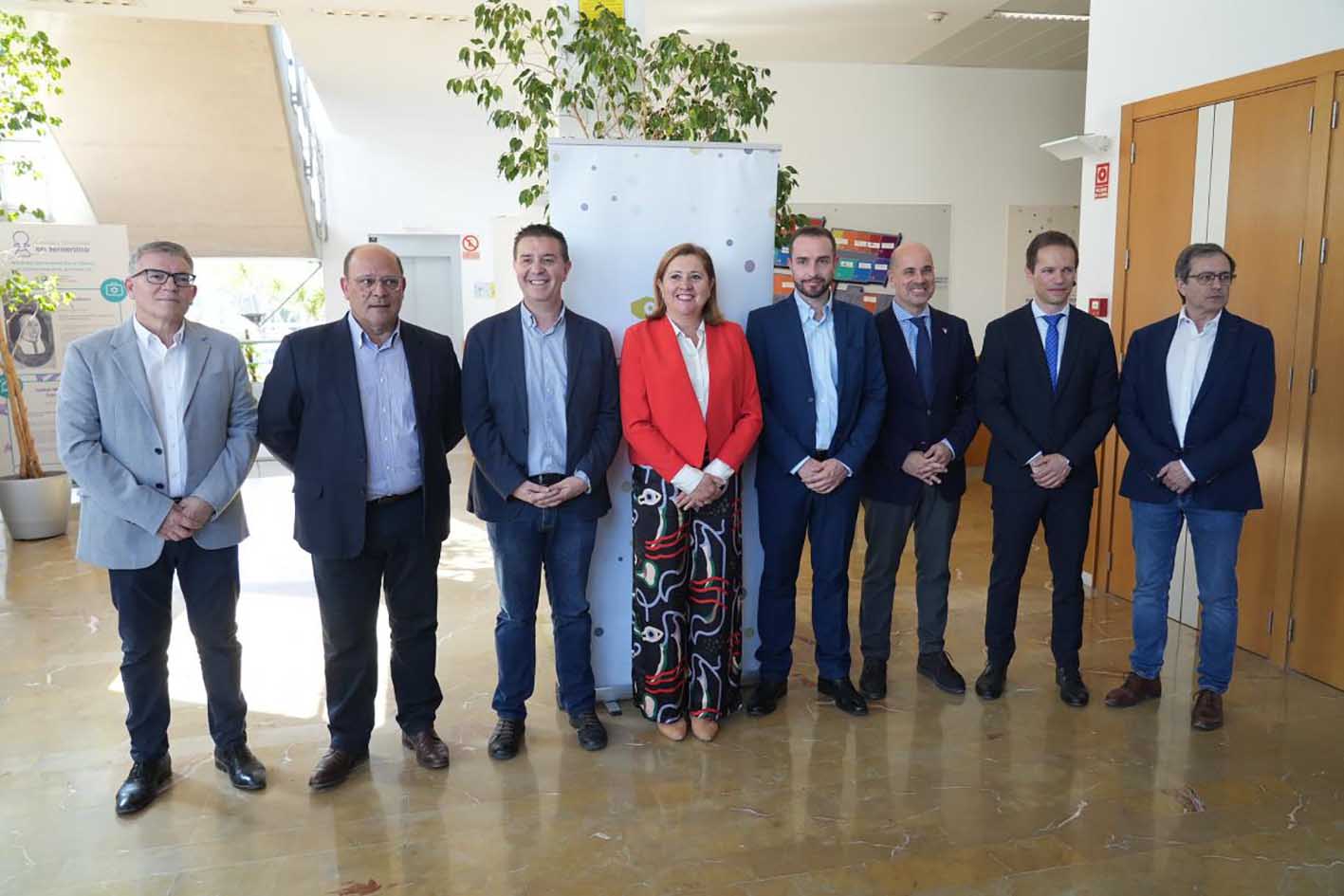 Rosana Rodríguez. junto a Santi Cabañero, y miembros del Parque Tecnológico de Albacete.