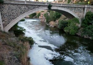 El río Tajo, a su paso por Toledo, este 25 de abril.