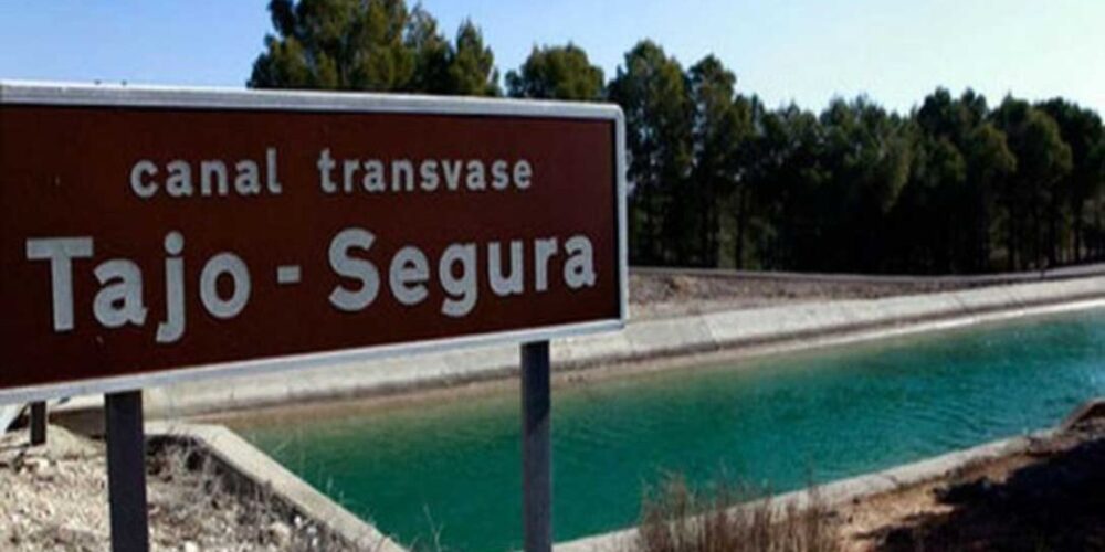 Canal del trasvase Tajo-Segura.