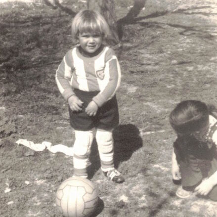 Txema Fernández, vestido del Athletic Club y preparado para la Primera División. "A mi abuelo le gustaba este equipo y a mi también".