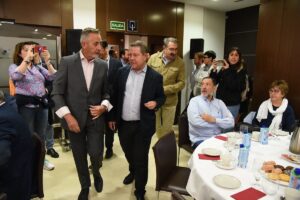 Emiliano García-Page y Jesús Martín en Valdepeñas