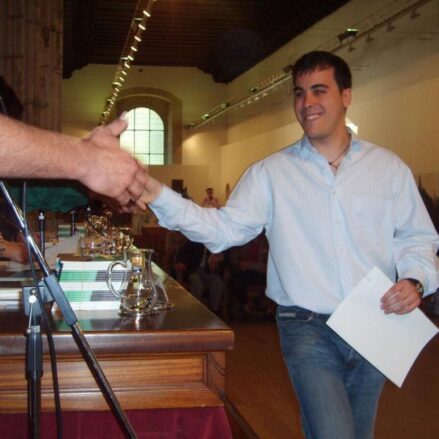 José Luis García Gascón recogiendo el premio Mayor Zaragoza.