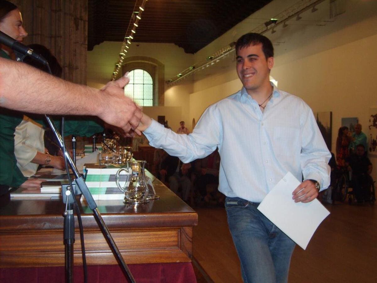 José Luis García Gascón recogiendo el premio Mayor Zaragoza. 