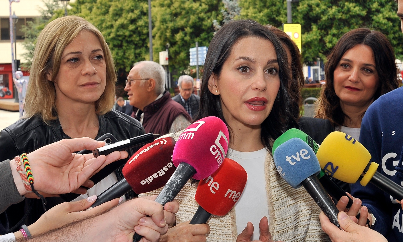 Inés Arrimadas apoya a la candidata de Ciudadanos a la Junta y el Ayuntamiento de Albacete, Carmen Picazo. EFE/ Manu