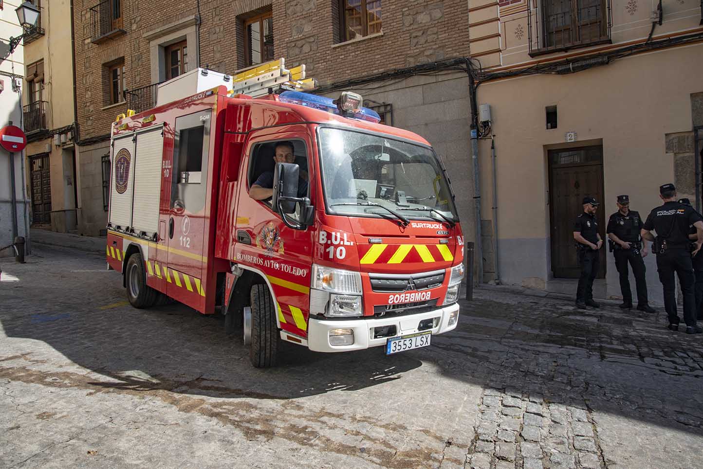 Bomberos en un escape de gas en Toledo próximo a la Plaza de Buzones