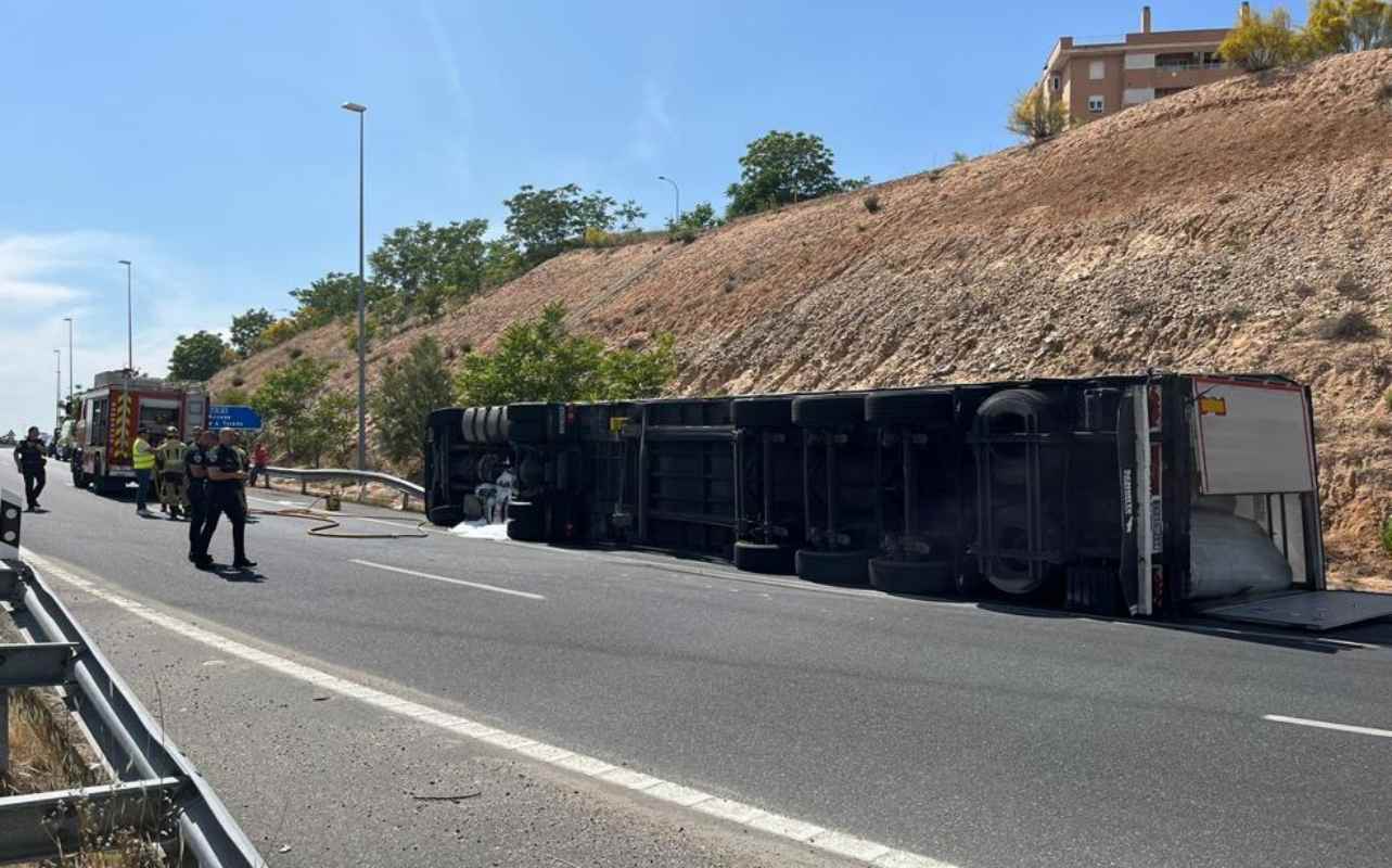 Vuelvo de un camión en le TO-22, en Toledo. Foto: CMM: