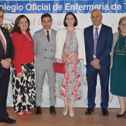 Roberto Martín, a la izquierda, presidente del Colegio de Enfermería de Toledo.