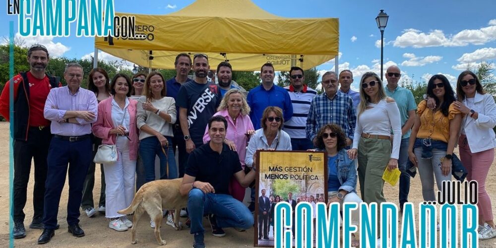 Julio Comendador, con parte de su equipo de "Primero Toledo", en plena campaña.