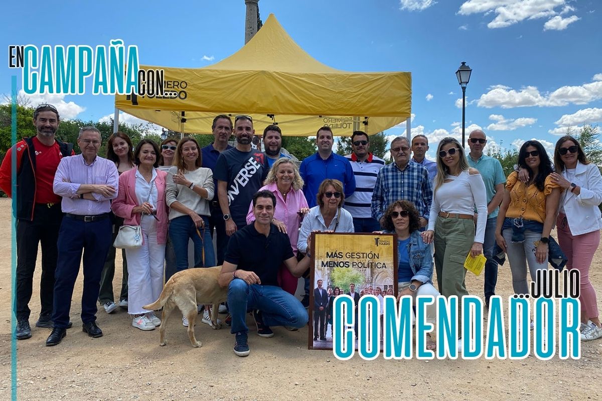 Julio Comendador, con parte de su equipo de "Primero Toledo", en plena campaña.