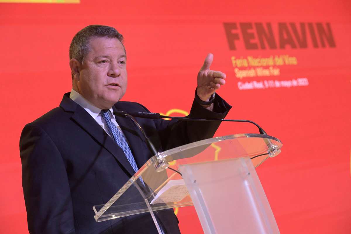 El presidente de Castilla-La Mancha, Emiliano García-Page, en la inauguración de Fenavin. Foto: EFE/Jesús Monroy.