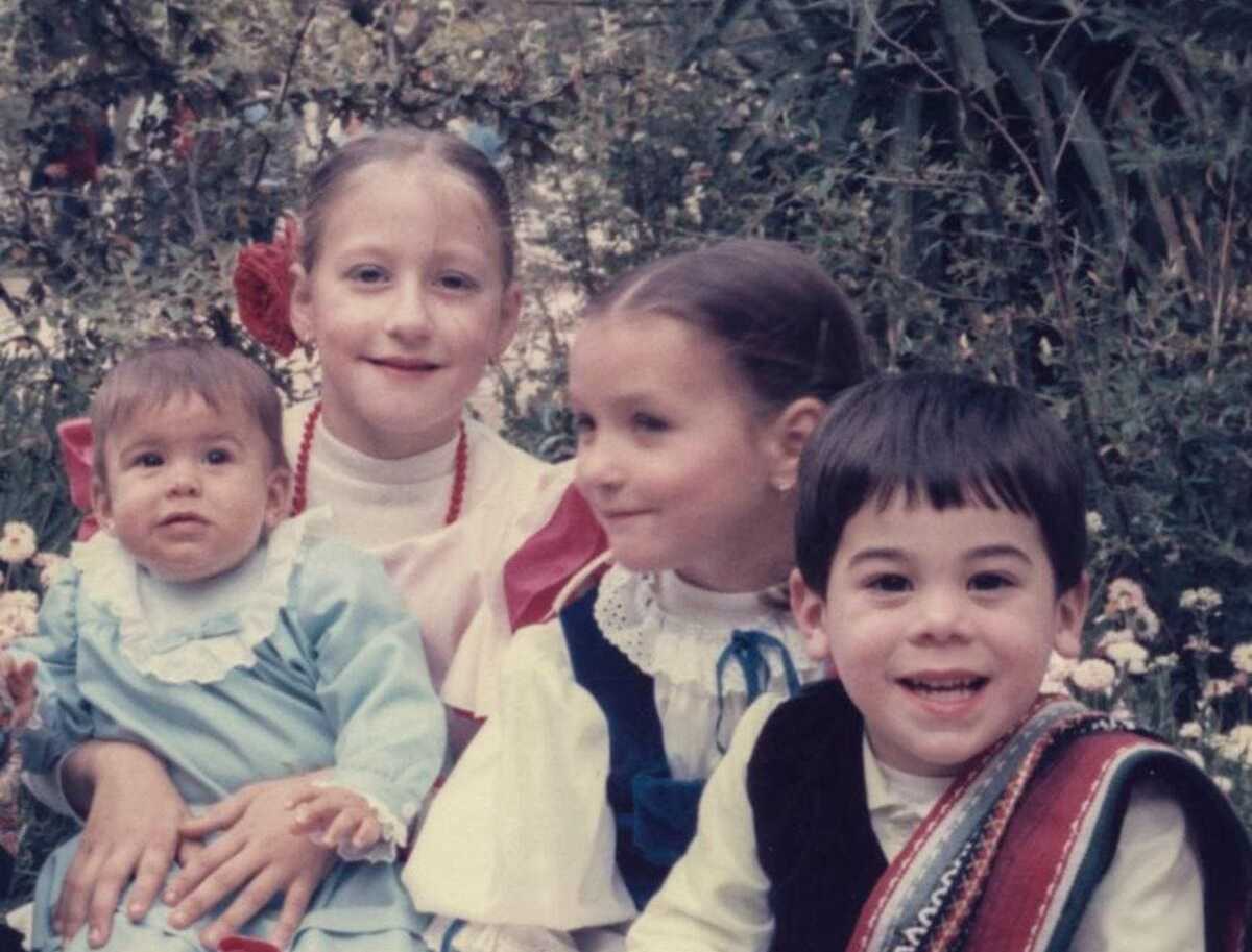 José Luis García Gascón junto a su familia.