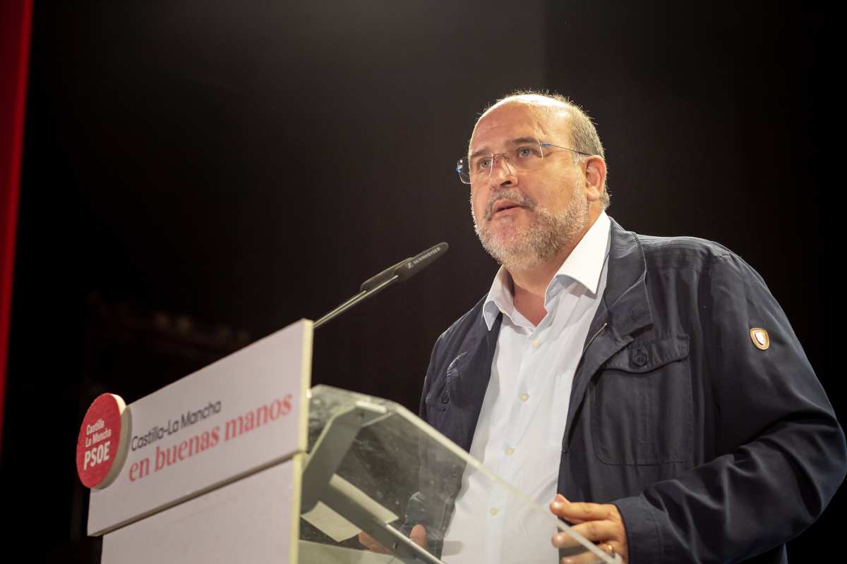 El vicepresidente de Castilla-La Mancha, José Luis Martínez Guijarro, en una intervención en Ledaña (Cuenca)