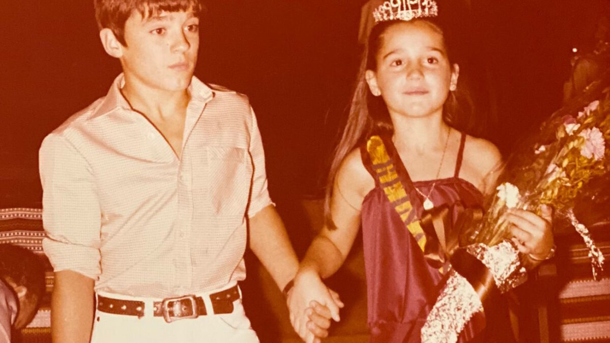 Inés Cañizares, con 9 años. "Un recuerdo entrañable. Era 1979, Año Internacional del Niño y tuve el honor de ser reina de las fiestas en Las Pedroñeras, mi pueblo".